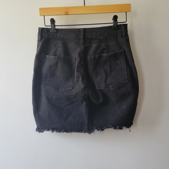 Black denim jean skirt raw hem size 6 - Picture 2 of 3